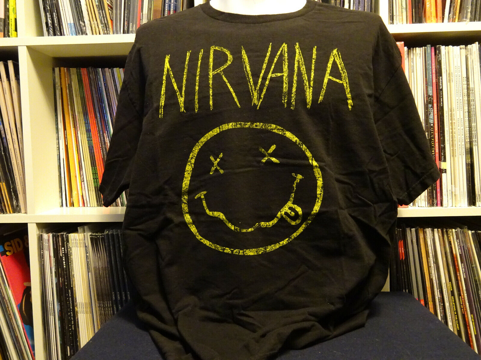 Nirvana Smiley Face Distressed Yellow & Black Xl X-large T-shirt Kurt Cobain